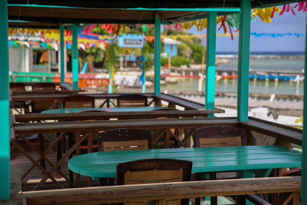 Graham's Place Guanaja Bagian luar foto