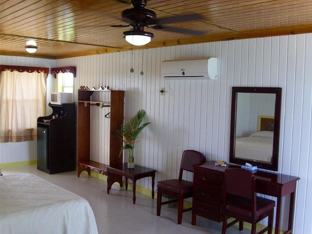 Graham's Place Guanaja Ruang foto
