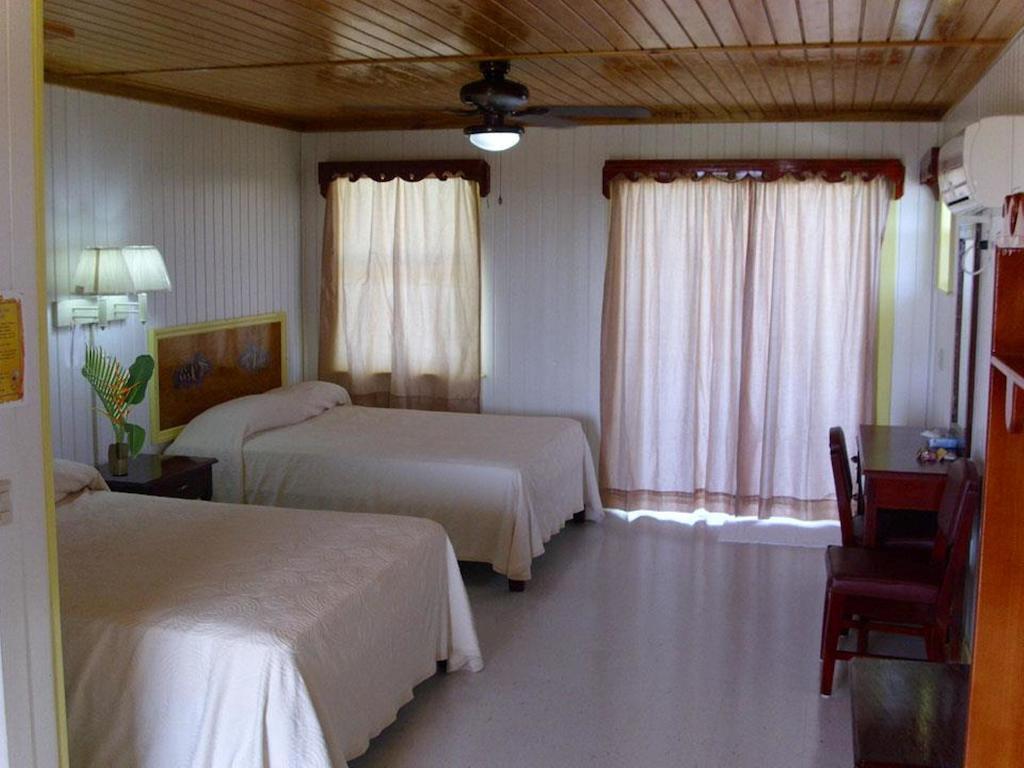Graham's Place Guanaja Bagian luar foto